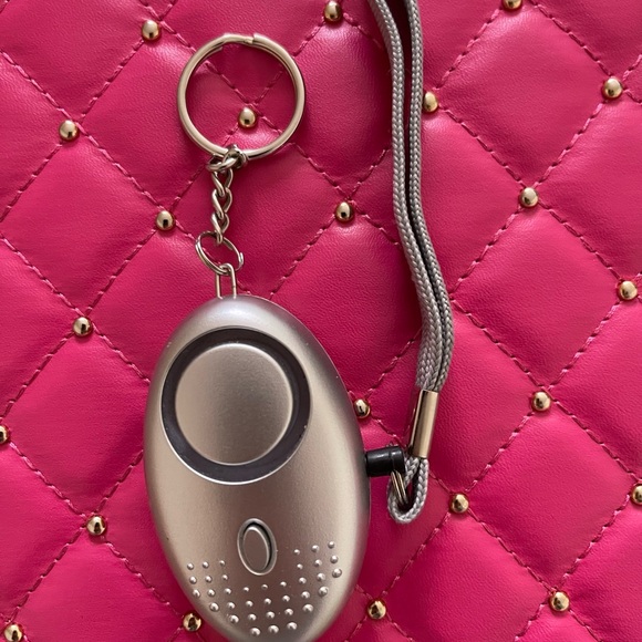 Personal KeyChain Alarm With LED Light - Picture 2 of 13